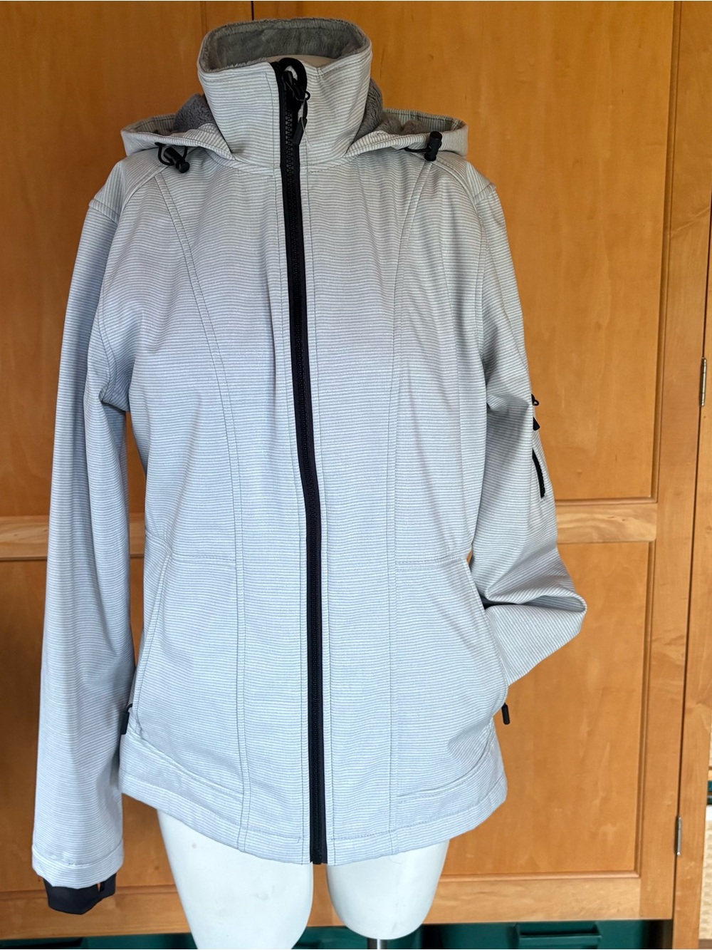 NWOT Free Country Light Gray Lined Women’s Hooded Softshell Jacket